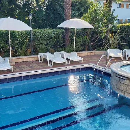 Villa Mirjam Apartments ポレッチ