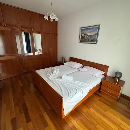Villa Mirjam Apartments ポレッチ