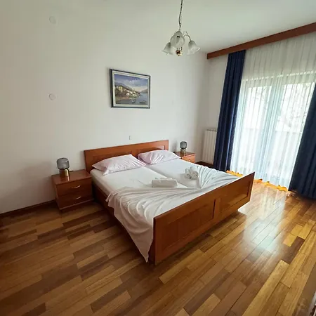 Mirjam Apartment