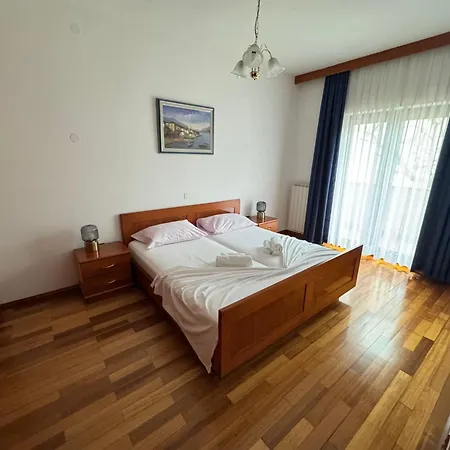 Villa Mirjam Apartments アパート