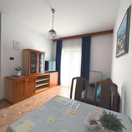 Mirjam Apartment *